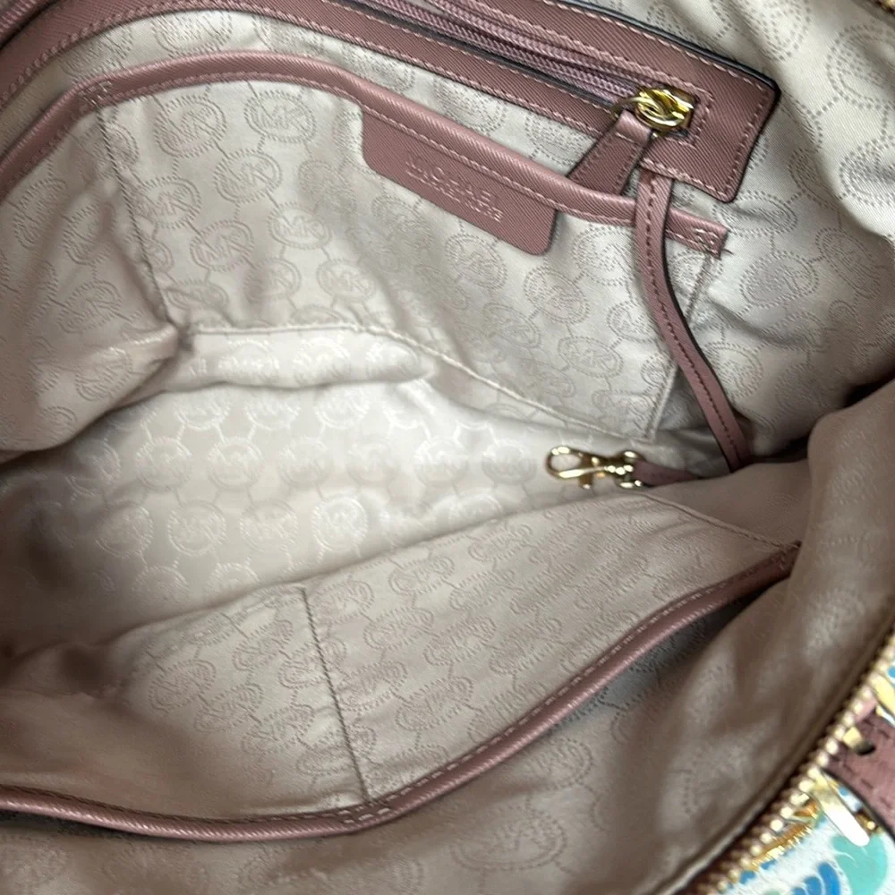 Michael Kors Mauve Saffiano Leather Zip Top Tote EUC MSRP $375 - Picture 4 of 6